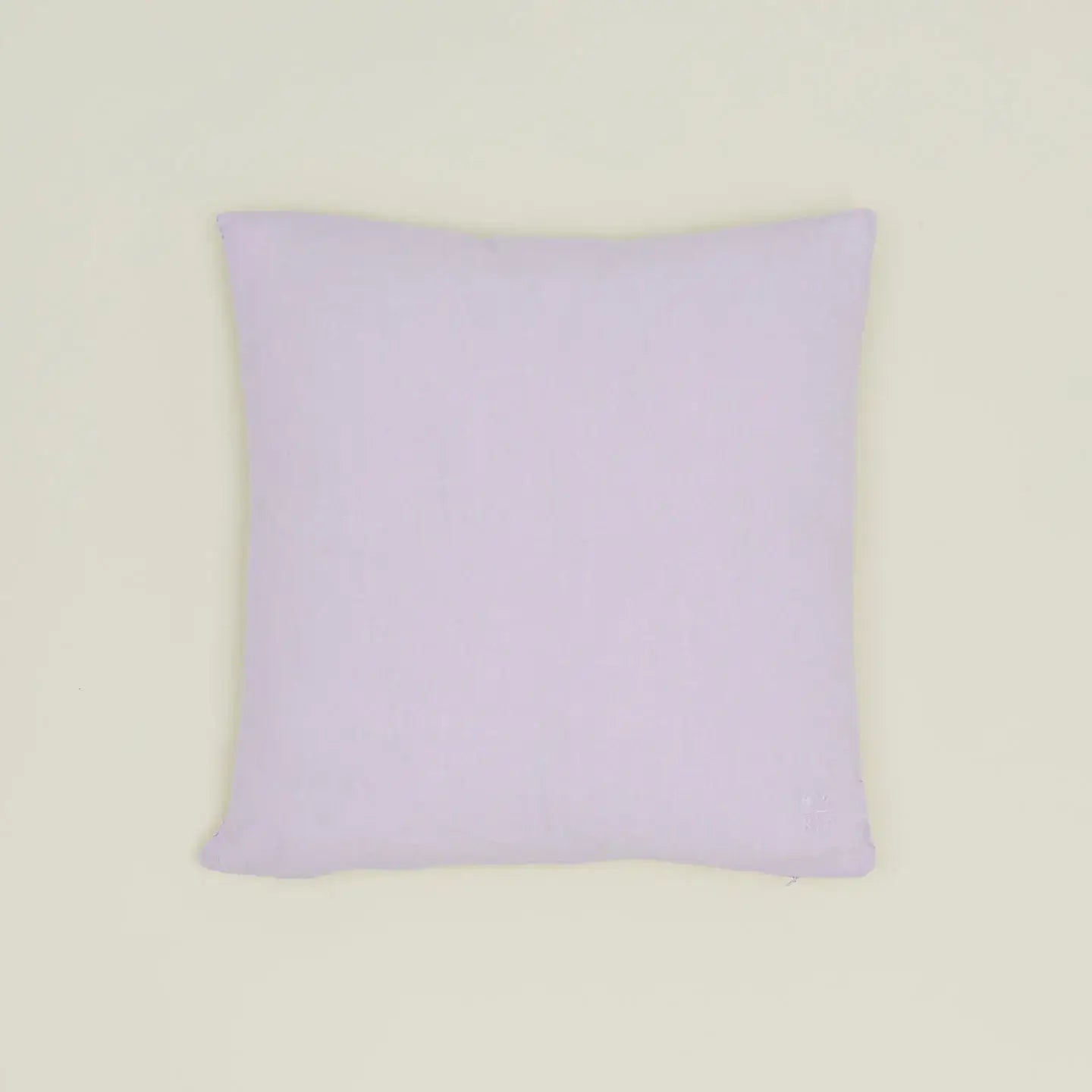 Simple lilac linen pillow, made of 100% Belgian linen, cozy and soft, perfect for a luxurious home decor.