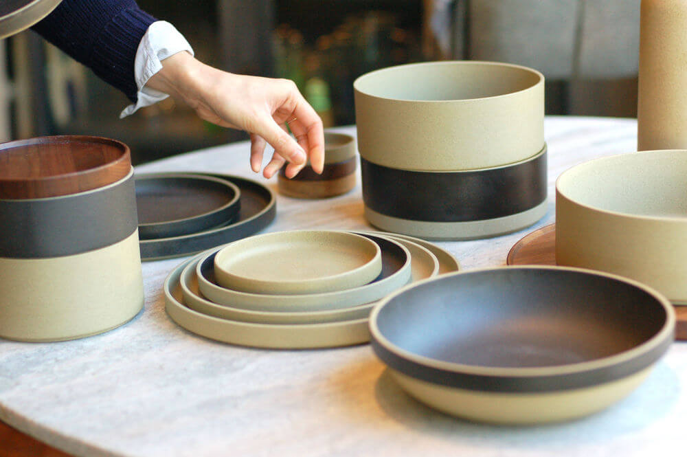 Hasami Porcelain Plates, Black - Acacia