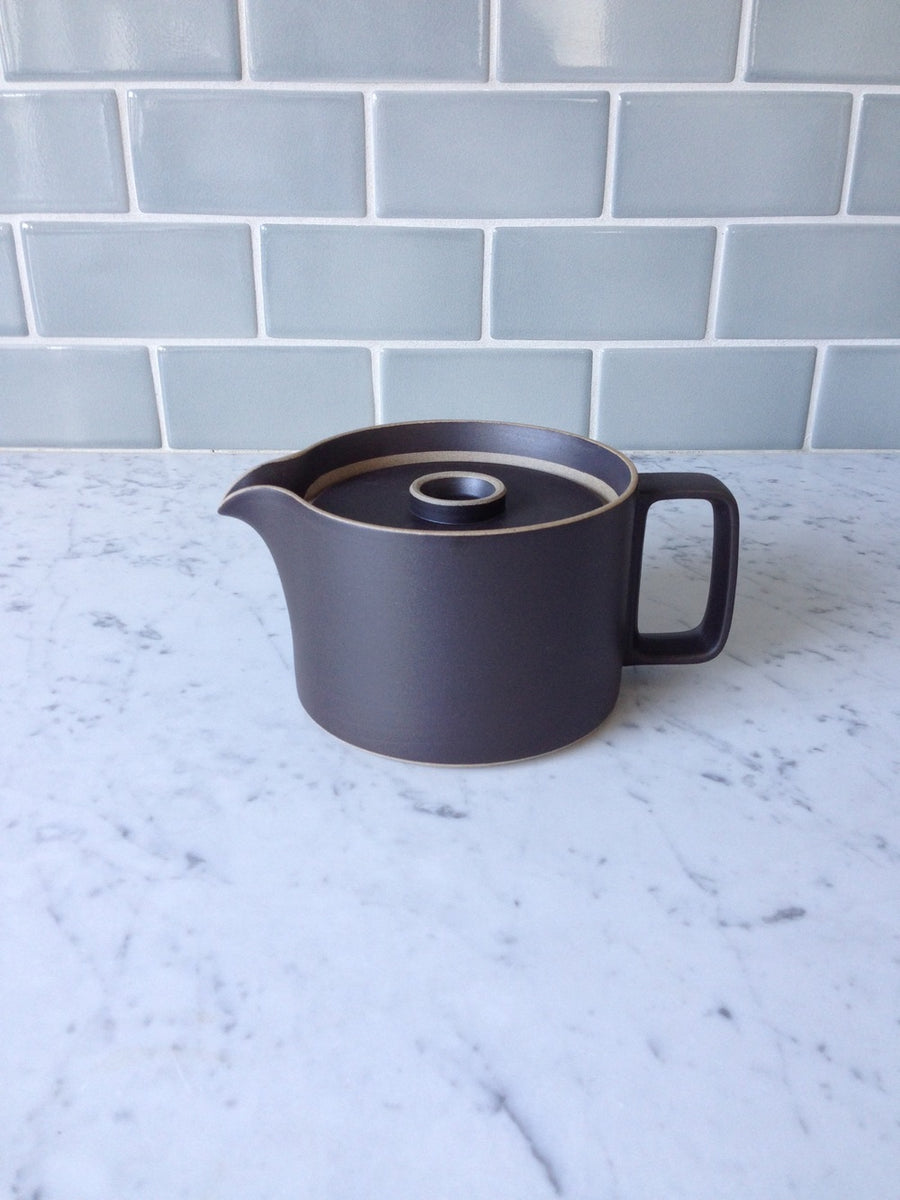 Hasami Porcelain Teapot, Black - Acacia