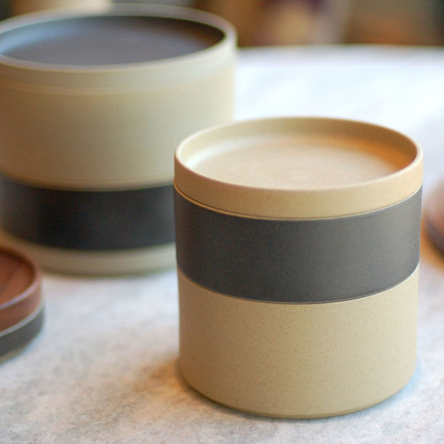 Hasami Porcelain Medium Bowl, Black - Acacia